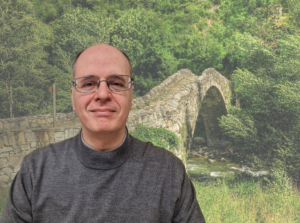 Josep SAMARA Joseph est un entrepreneur andorran passionné d'histoire, de langues et de BD. Ses études de langues étrangères en on fait un polyglotte accompli, ce qui lui a permis de voyager de par le monde et d’exercer en tant que professeur de langues. Son amour de la culture lui vient donc de ses voyages et des gens qu’il y a rencontré. De plus, cette ouverture vers autrui lui a ouvert maintes opportunités professionnelles qui n’auraient jamais été possibles sans sa curiosité et sa soif d’apprendre.